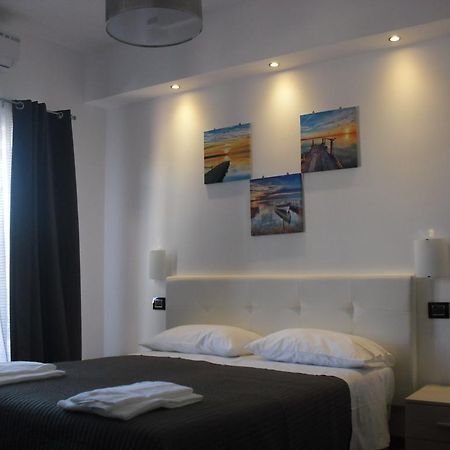 רומא Luce Di Luna Luxury Suites מראה חיצוני תמונה