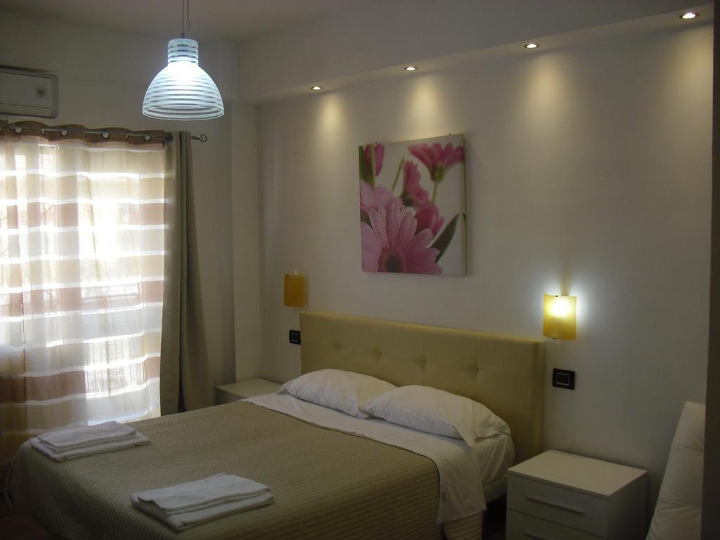 רומא Luce Di Luna Luxury Suites מראה חיצוני תמונה
