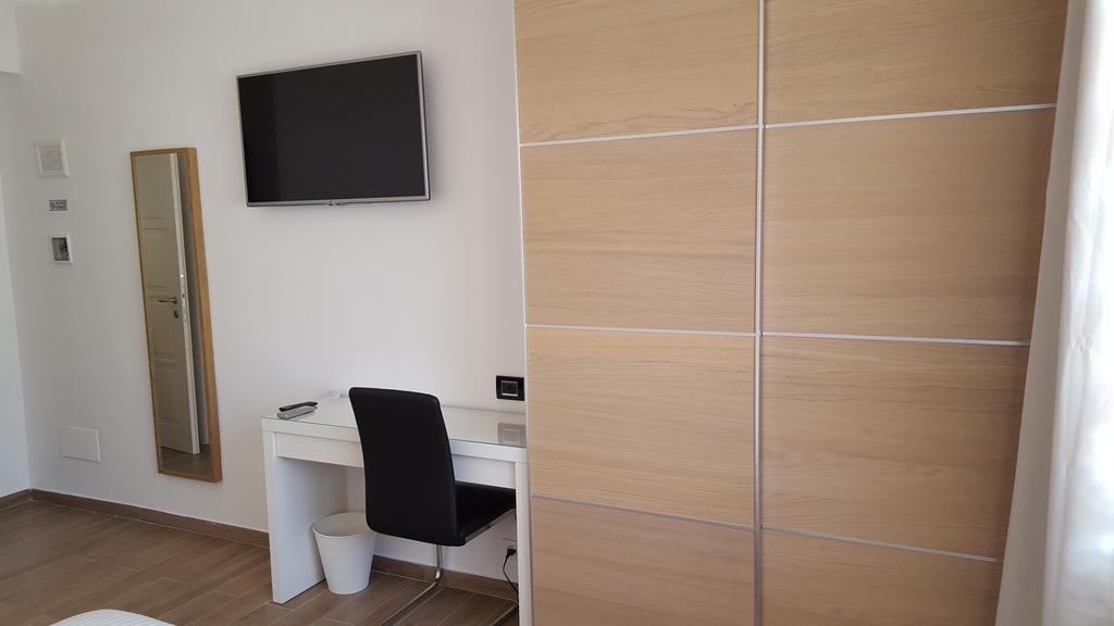 רומא Luce Di Luna Luxury Suites מראה חיצוני תמונה