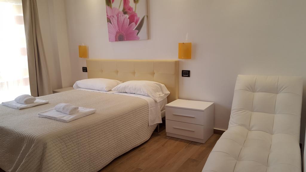 רומא Luce Di Luna Luxury Suites מראה חיצוני תמונה