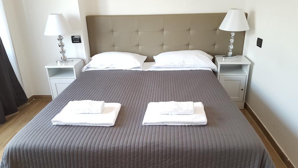 רומא Luce Di Luna Luxury Suites מראה חיצוני תמונה