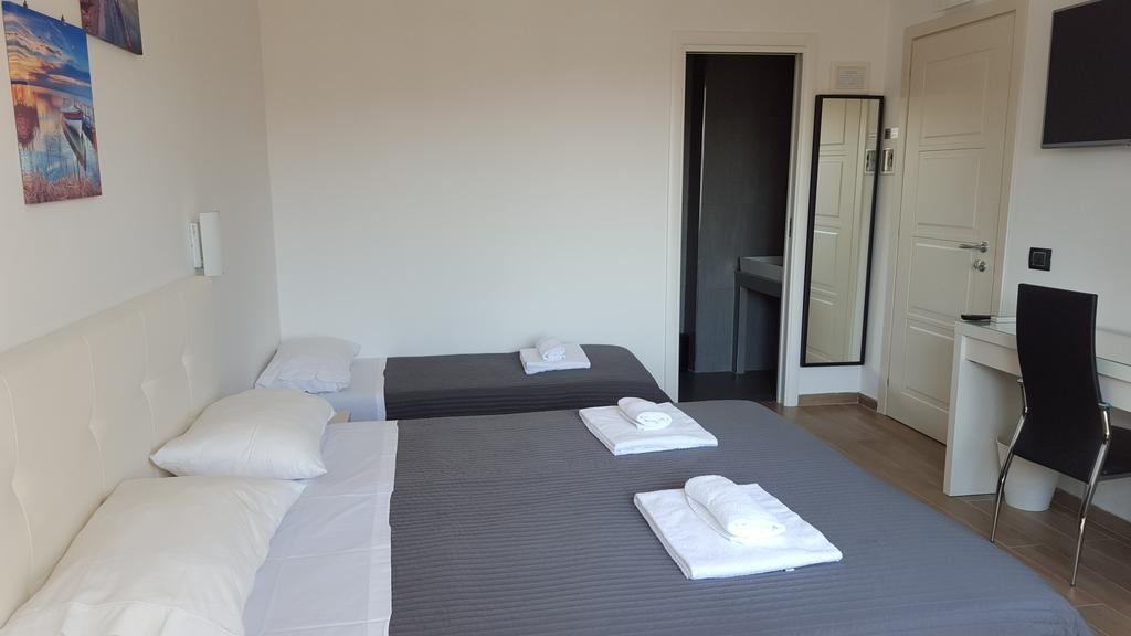 רומא Luce Di Luna Luxury Suites מראה חיצוני תמונה