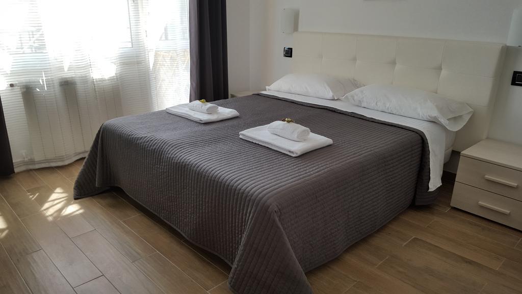 רומא Luce Di Luna Luxury Suites מראה חיצוני תמונה