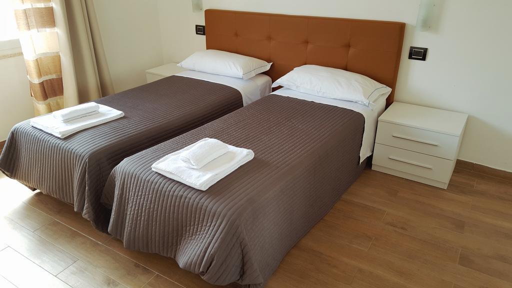 רומא Luce Di Luna Luxury Suites מראה חיצוני תמונה