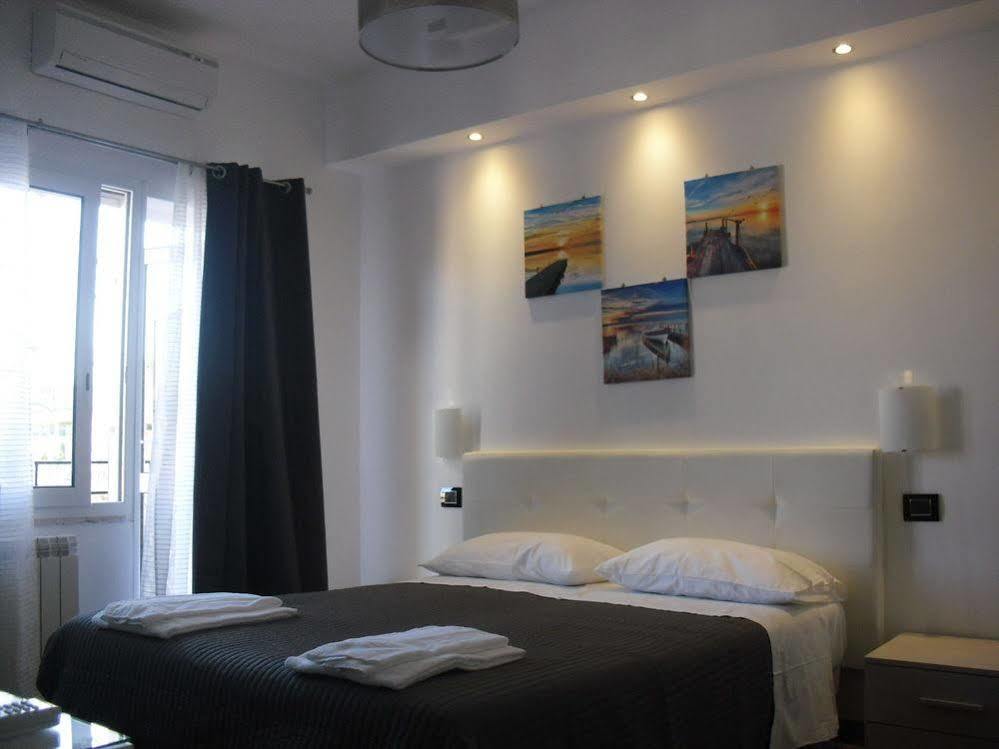 רומא Luce Di Luna Luxury Suites מראה חיצוני תמונה